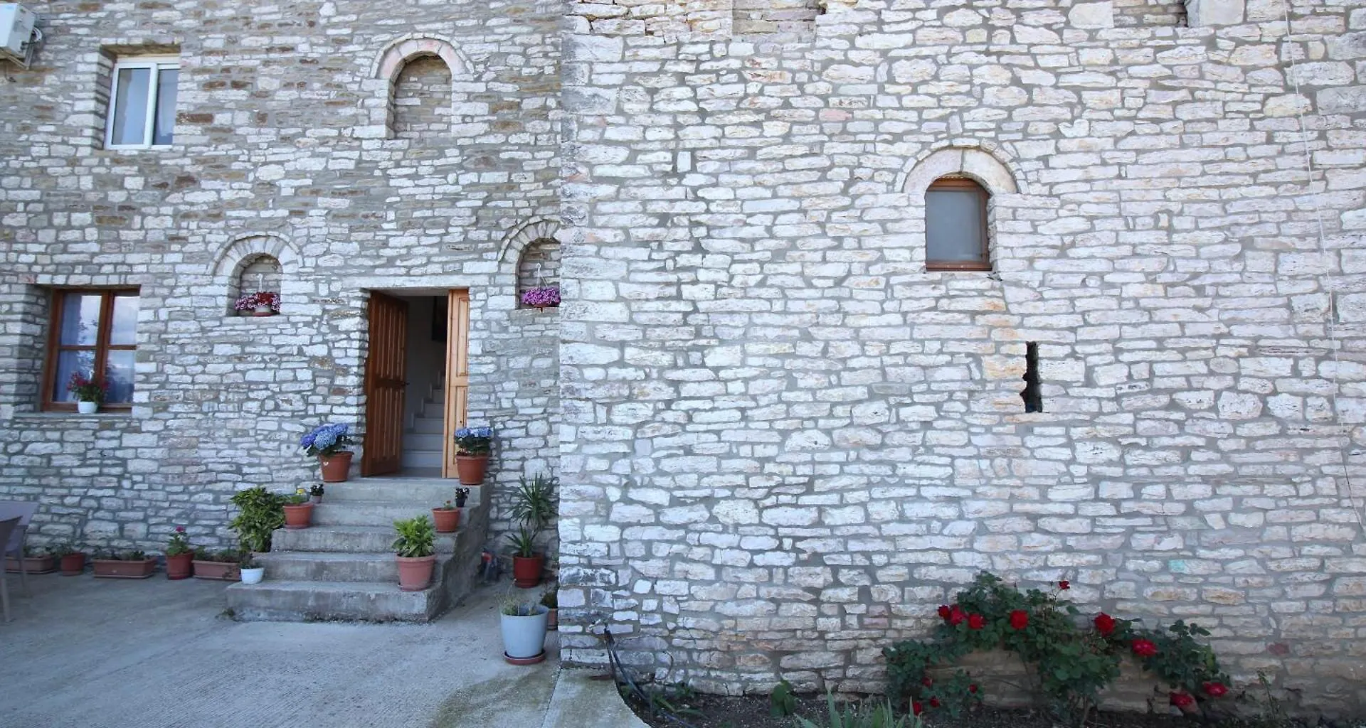Guri Guesthouse Gjirokastër 0*,