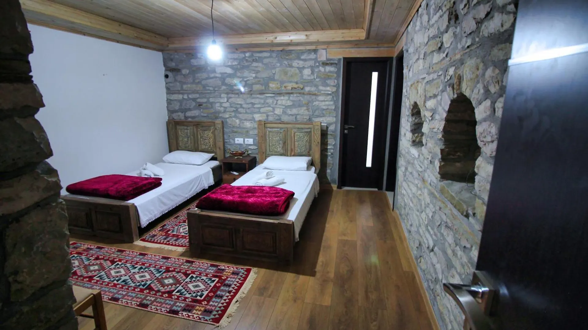 Guri Guesthouse Gjirokastër Bed & Breakfast