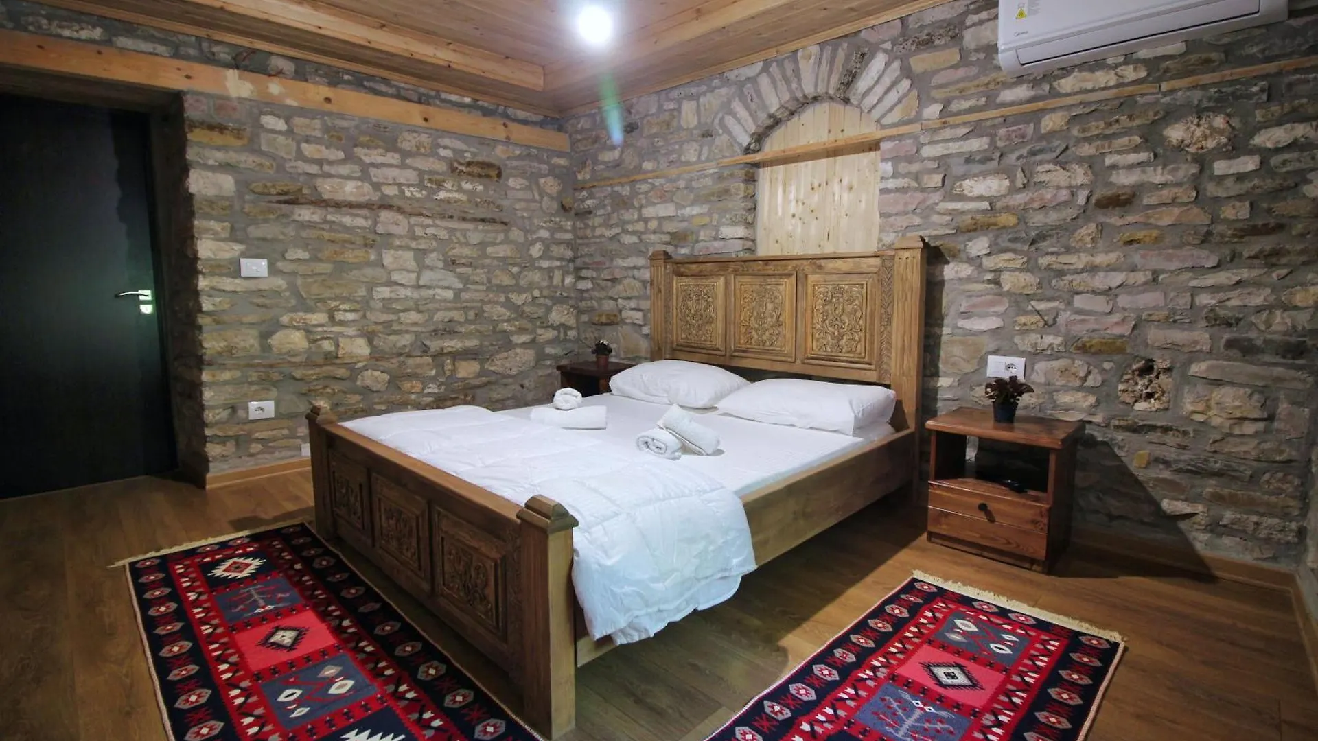 Guri Guesthouse Gjirokastër 0*,