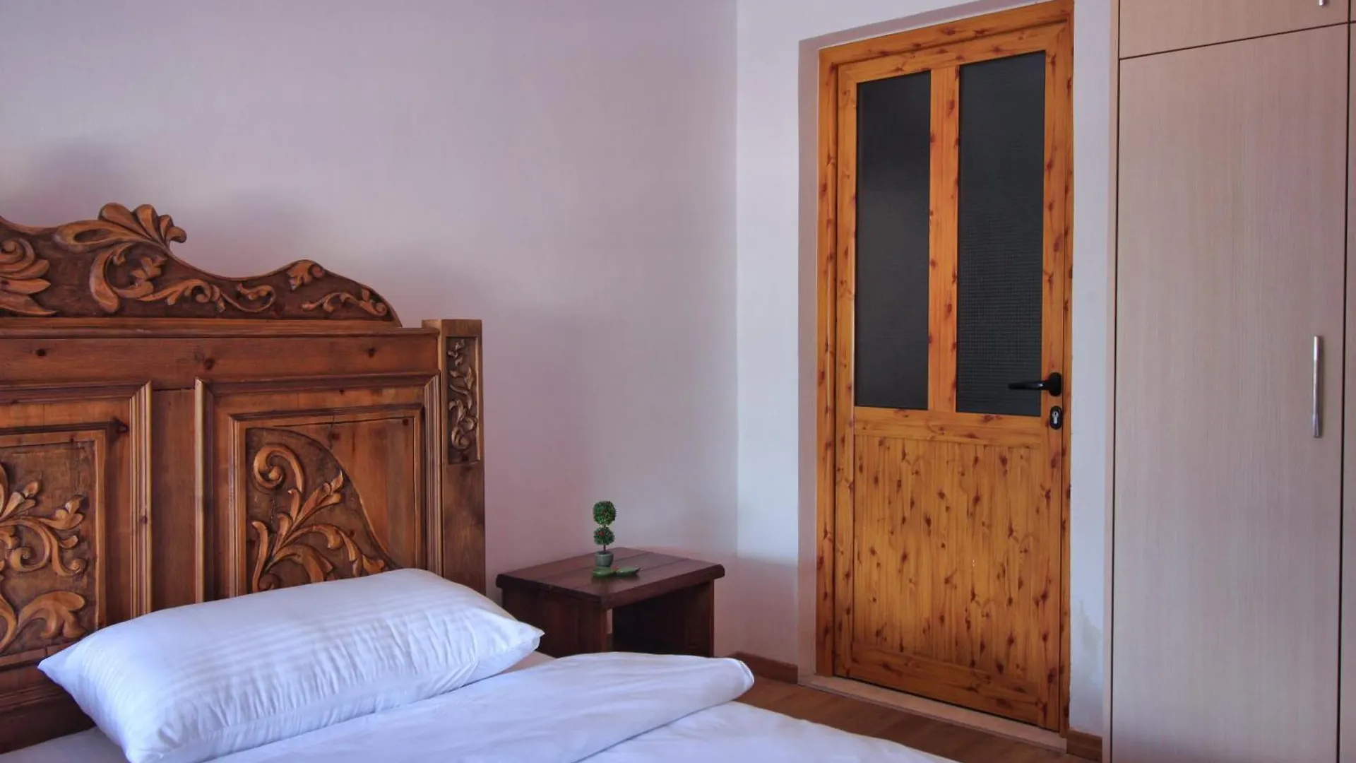 Guri Guesthouse Gjirokastër