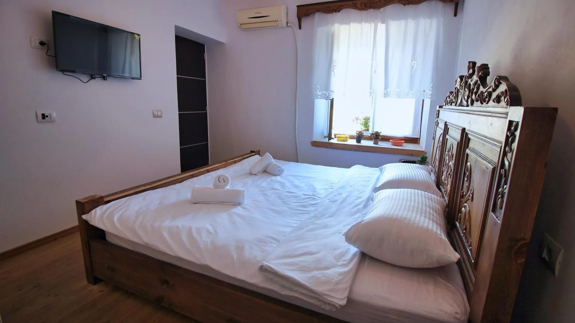 Guri Guesthouse Gjirokastër 0*,