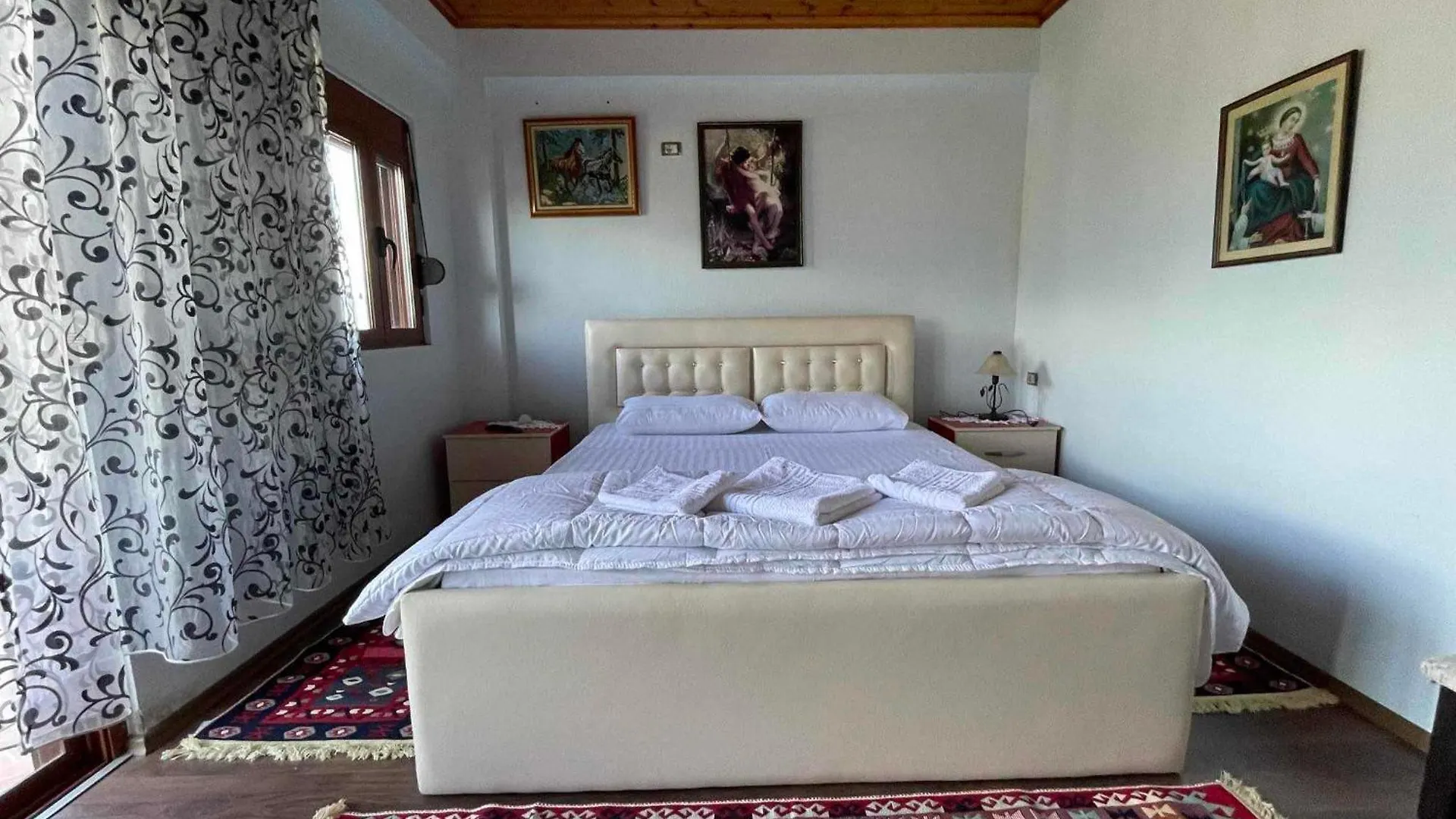Guri Guesthouse Gjirokastër 0*,
