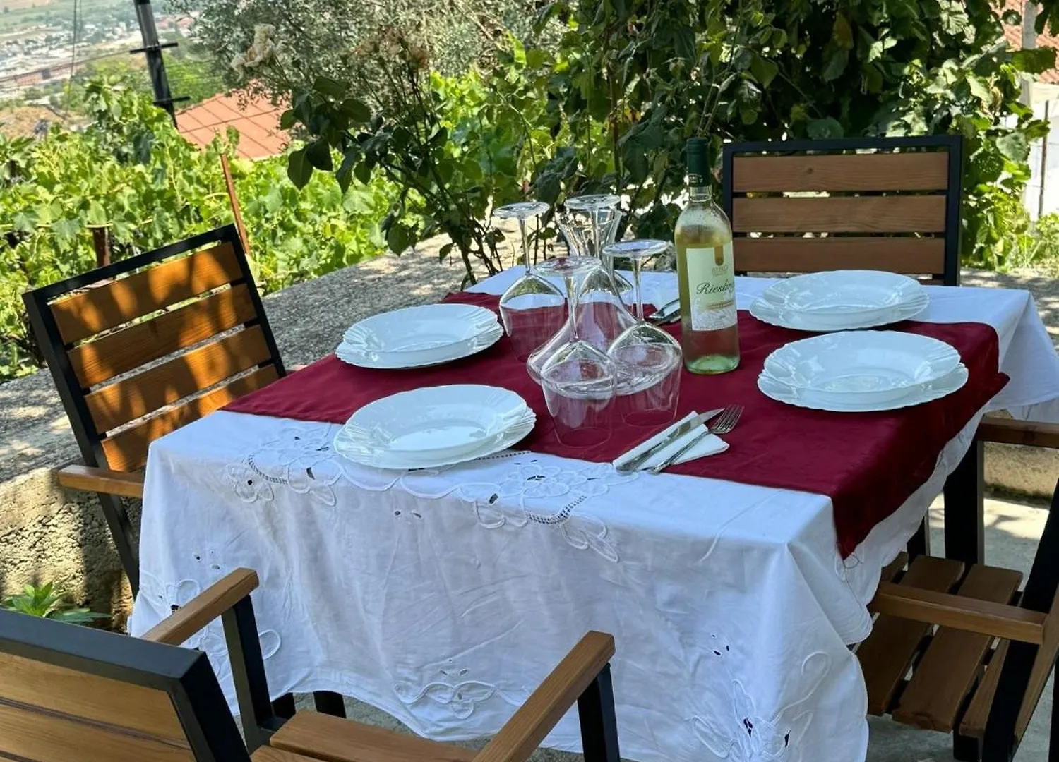 Guri Guesthouse Gjirokastër Bed & Breakfast