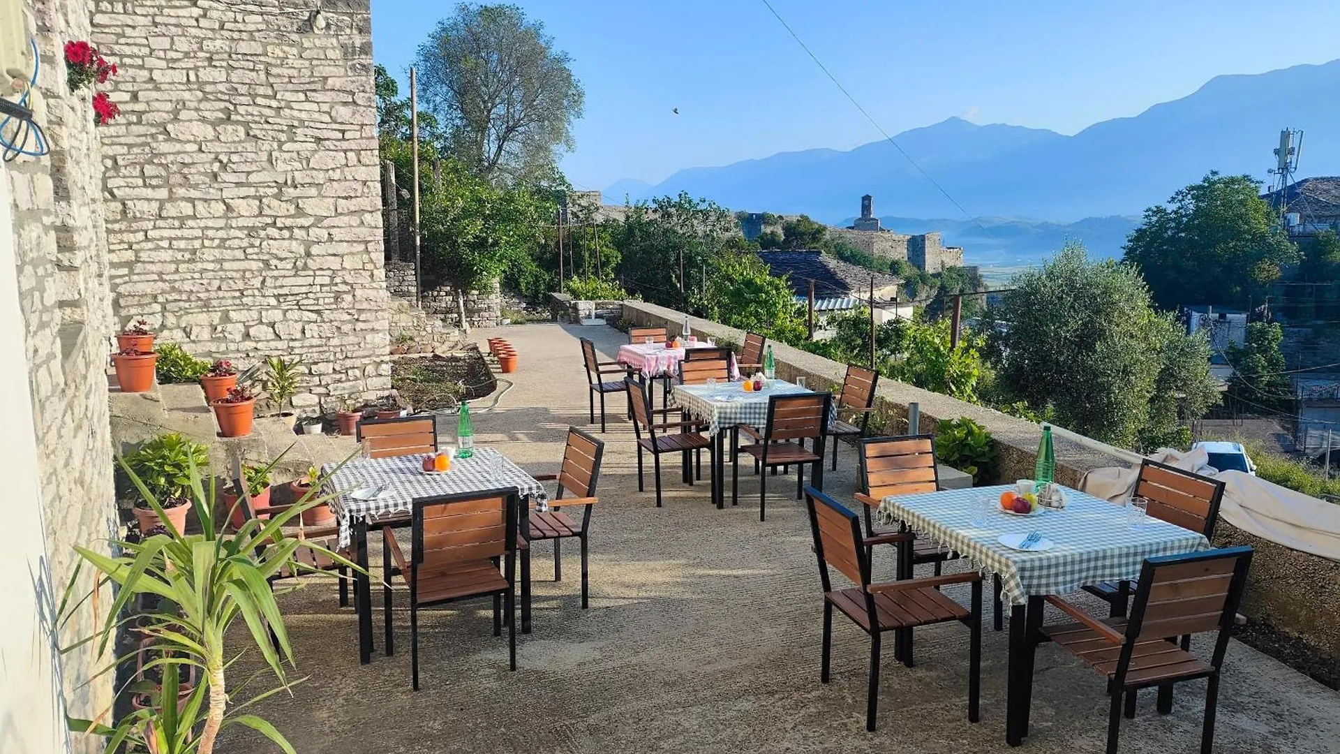 Guri Guesthouse Gjirokastër