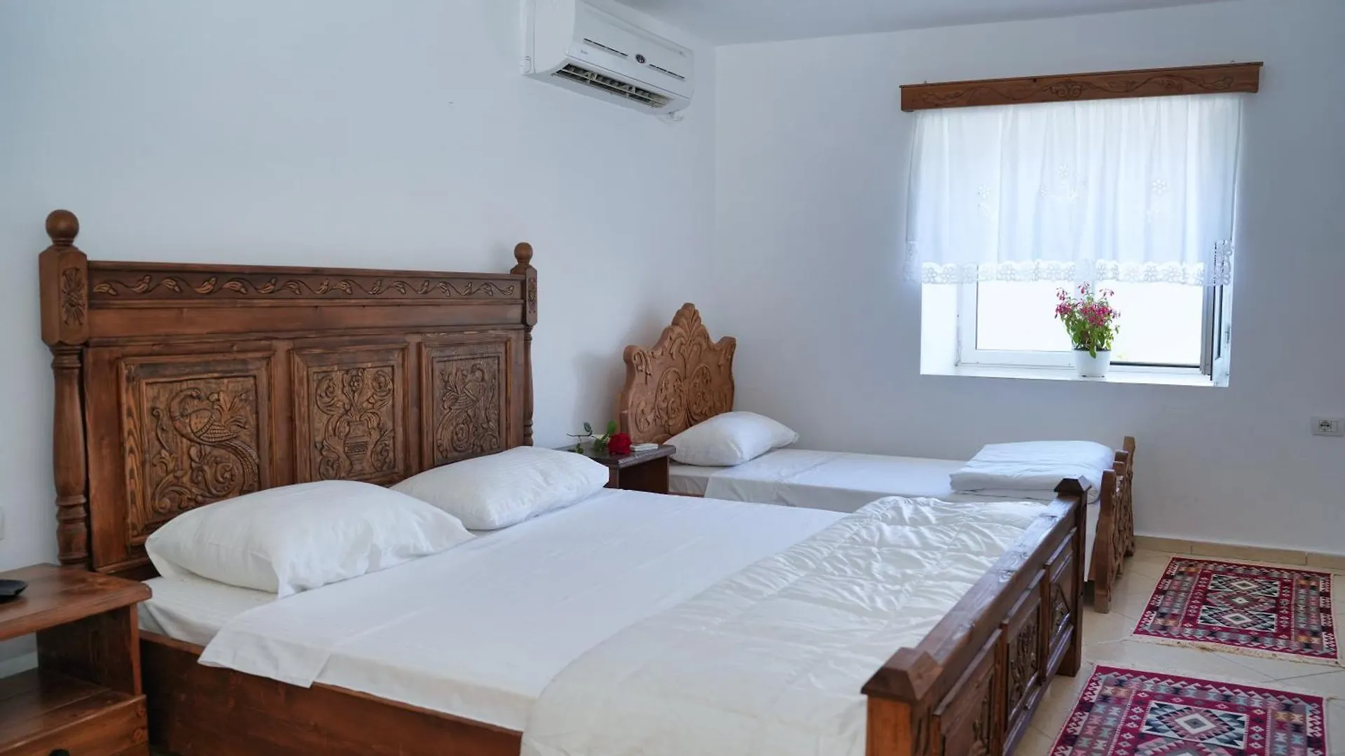 Guri Guesthouse Gjirokastër Bed & Breakfast