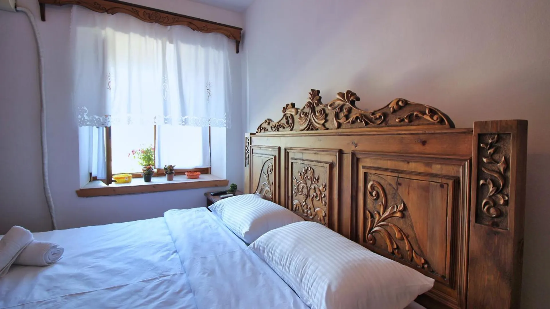 Guri Guesthouse Gjirokastër Bed & Breakfast