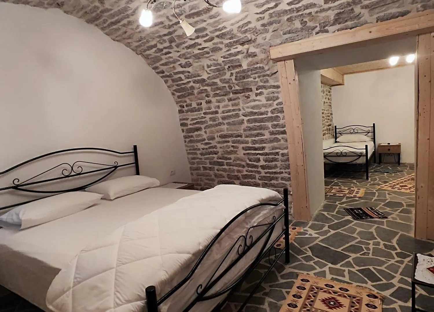 Guri Guesthouse Gjirokastër 0*,  Albánie