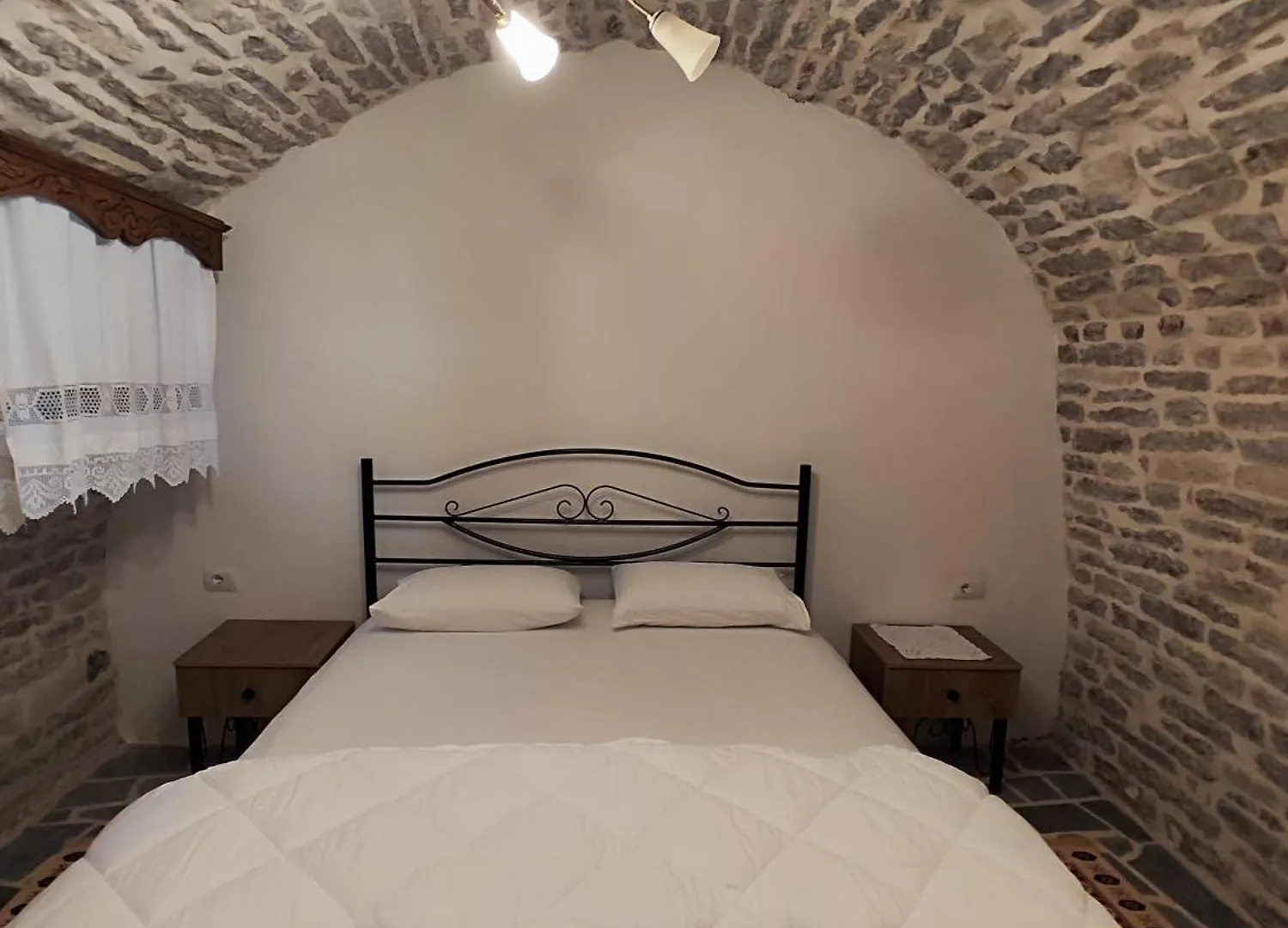 Guri Guesthouse Gjirokastër Bed & Breakfast